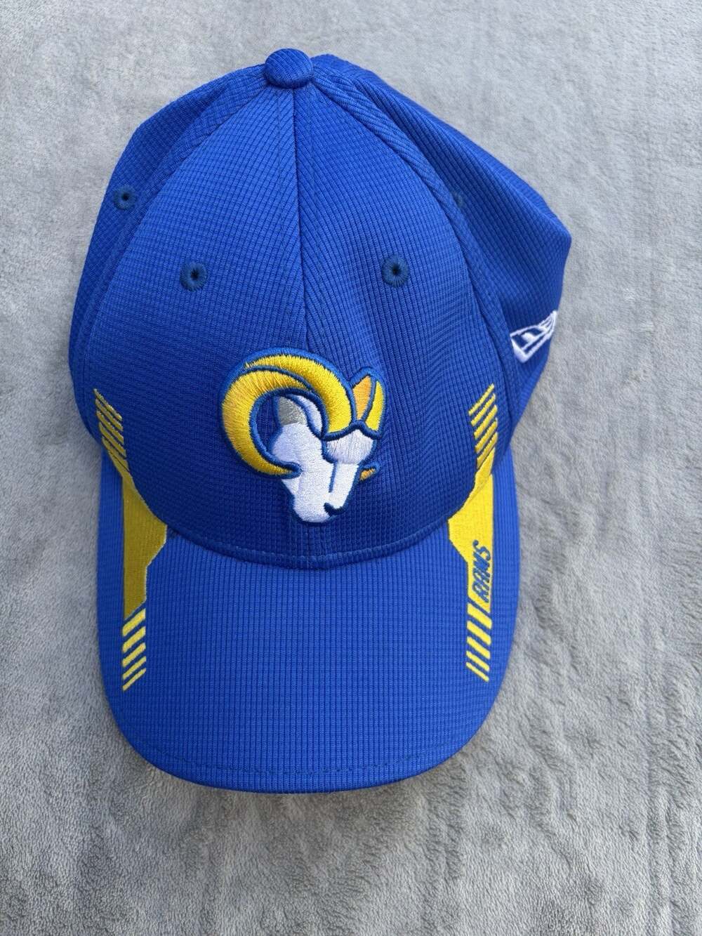 New Era 39THIRTY Los Angeles Rams NFL Team Stretch Cap Size Medium-Large M/L NWT